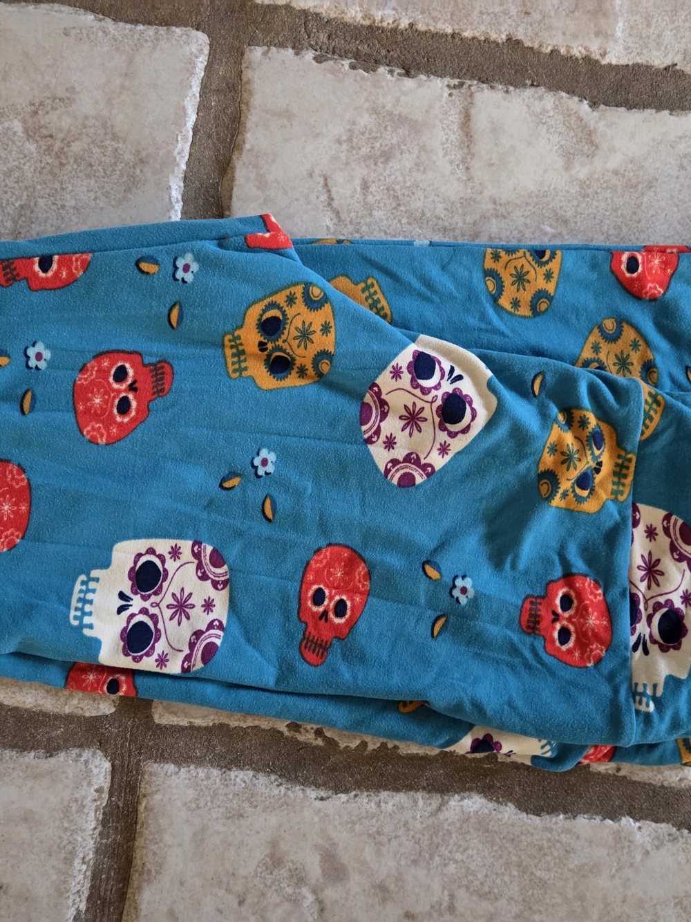 Lularoe Adult Teal Skull Print Leggings